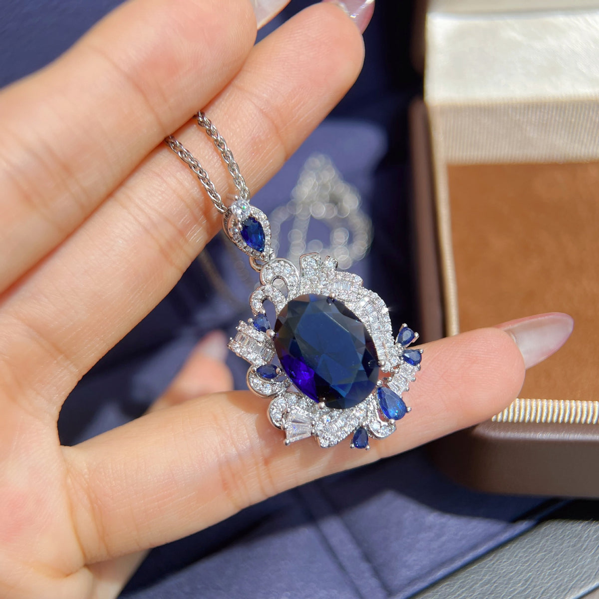 Cubic zirconia pendant necklace by Yoshan, detail view 2