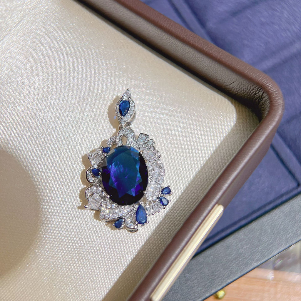 Cubic zirconia pendant necklace by Yoshan, detail view 4