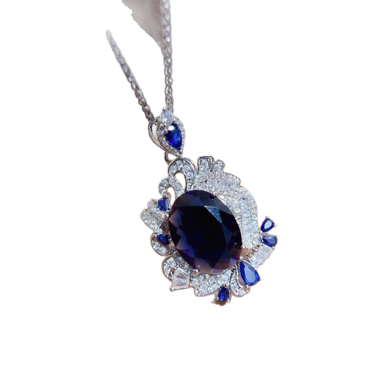 Cubic zirconia pendant necklace by Yoshan, detail view 5