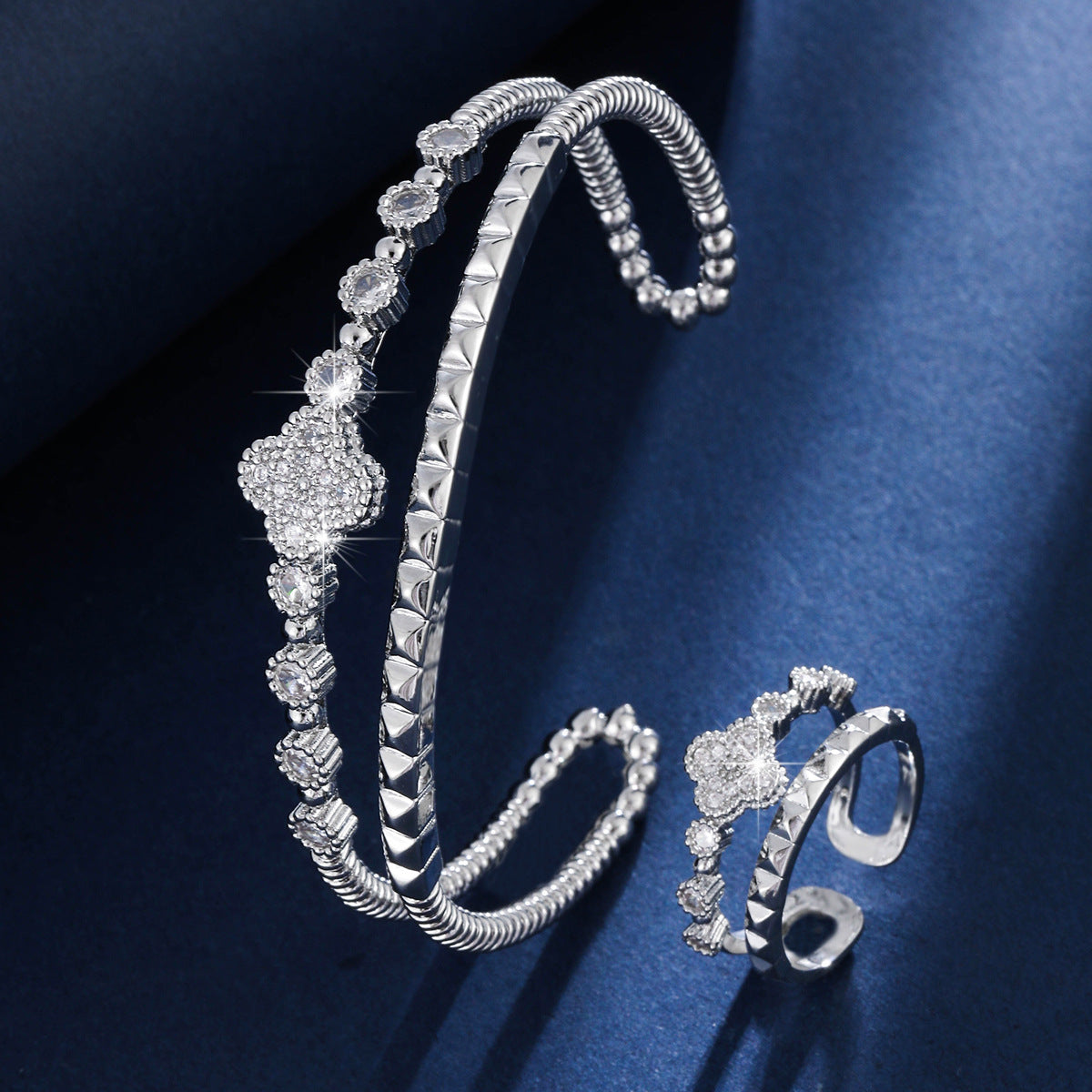 Floral jewelry set by Yoshan, detail view 4