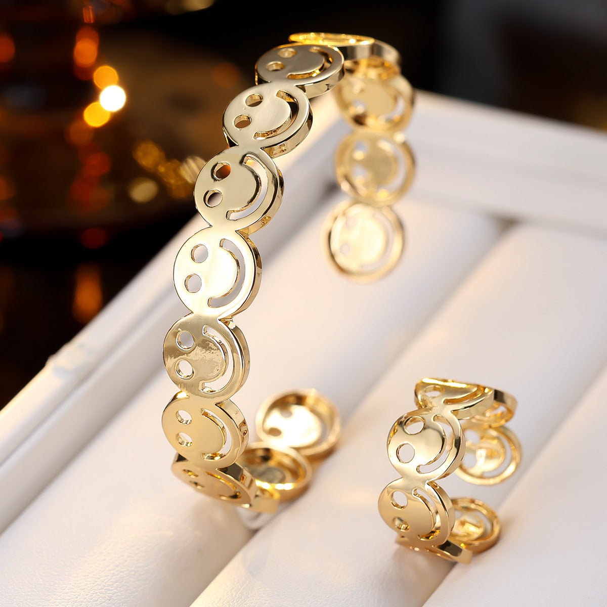 Cutout jewelry set by Yoshan, detail view 3