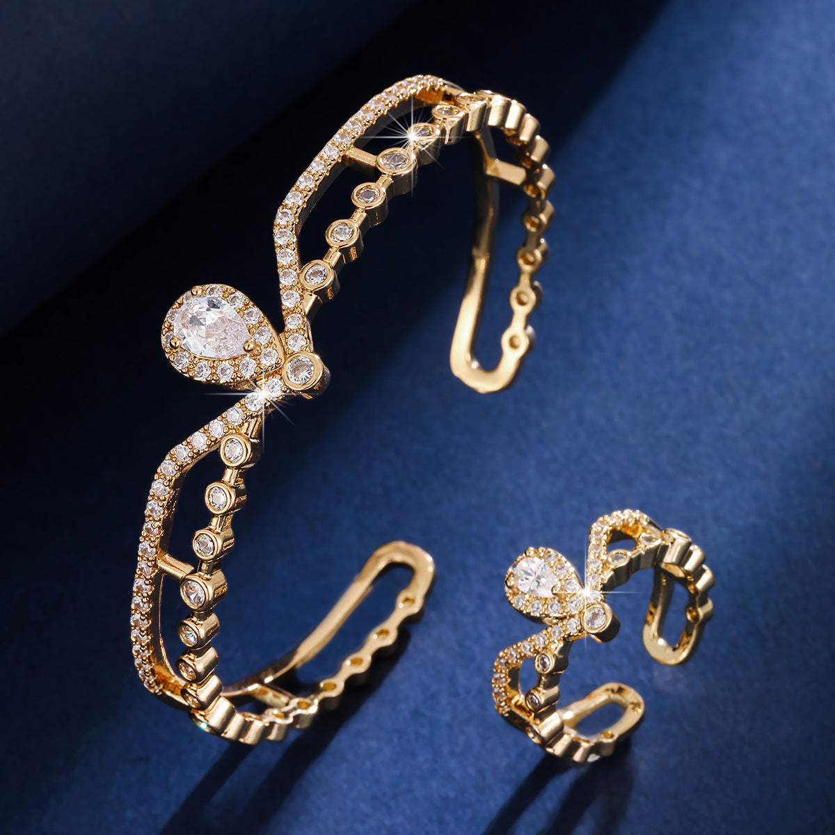 Cutout jewelry set by Yoshan, detail view 8