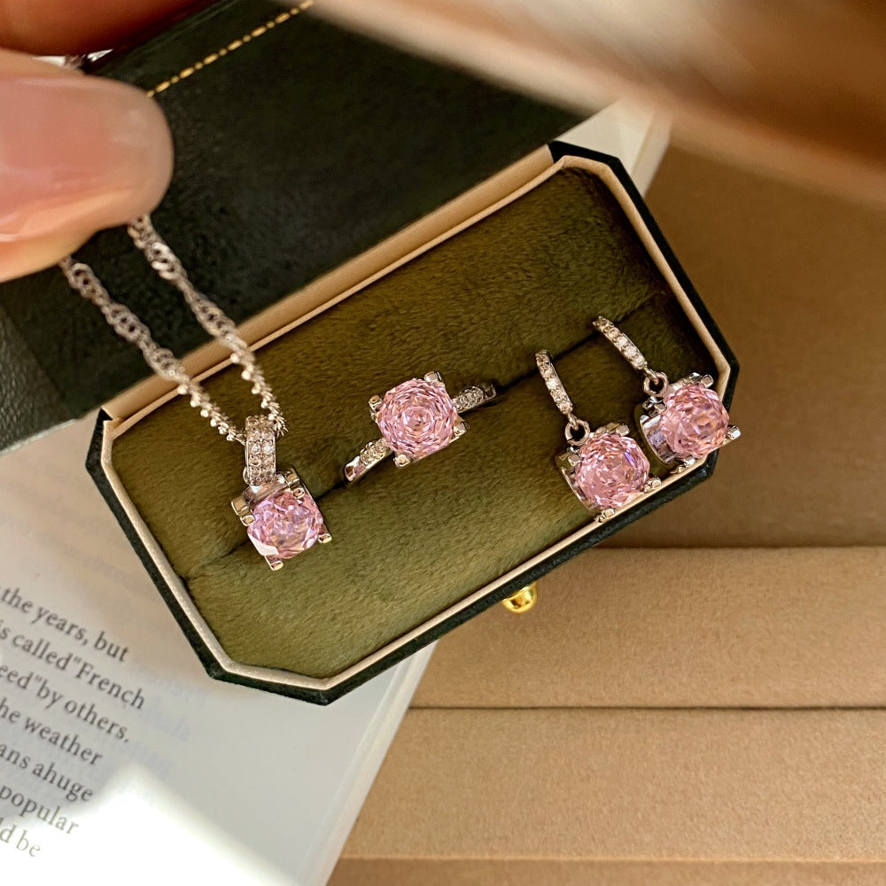 Stud earrings by Yoshan, detail view 4