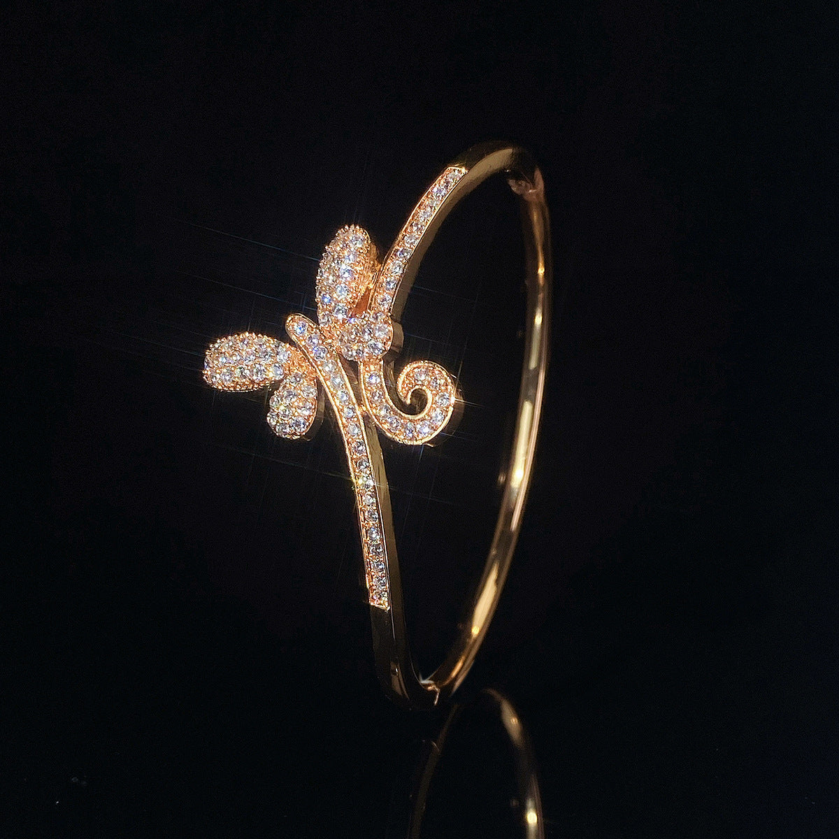 Cuff bracelet by Yoshan, detail view 5