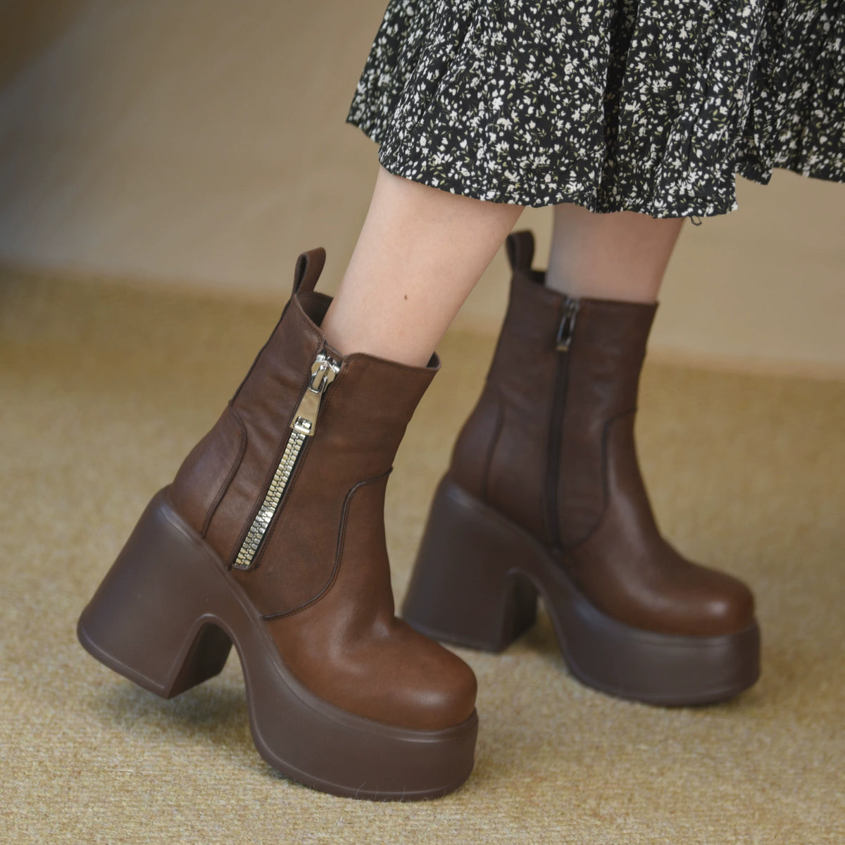 Women's Winter Chunky Sole Platform Fleece-Lined Block Heel High Heel Retro Ankle Boots for Fall Outfits Streetwear Office and Weekend Everyday Wear