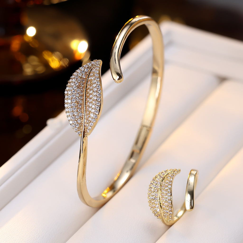 Cuff bracelet by Yoshan, detail view 3