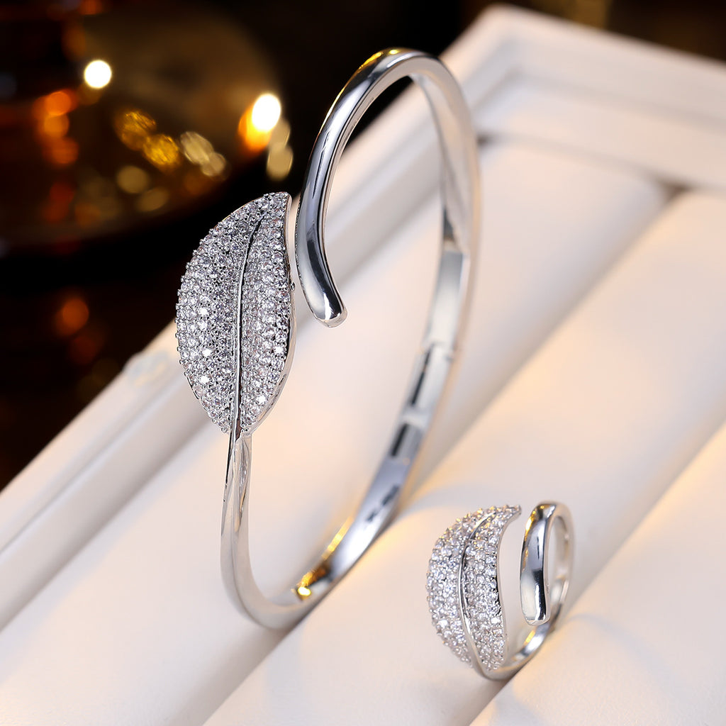 Cuff bracelet by Yoshan, detail view 4