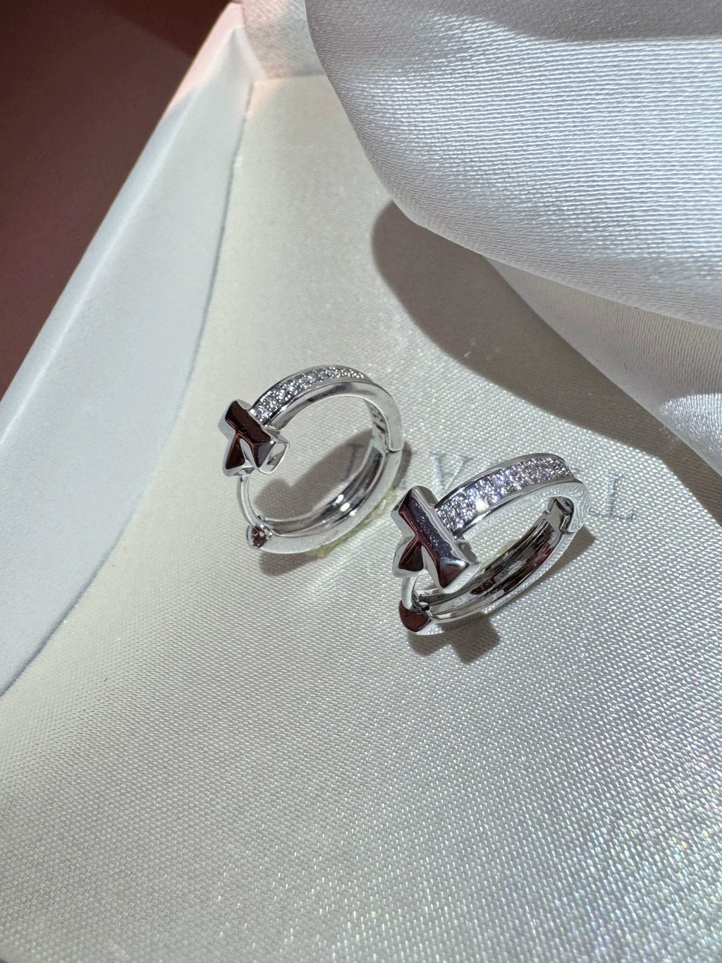 Crystal drop earrings by Yoshan, detail view 3