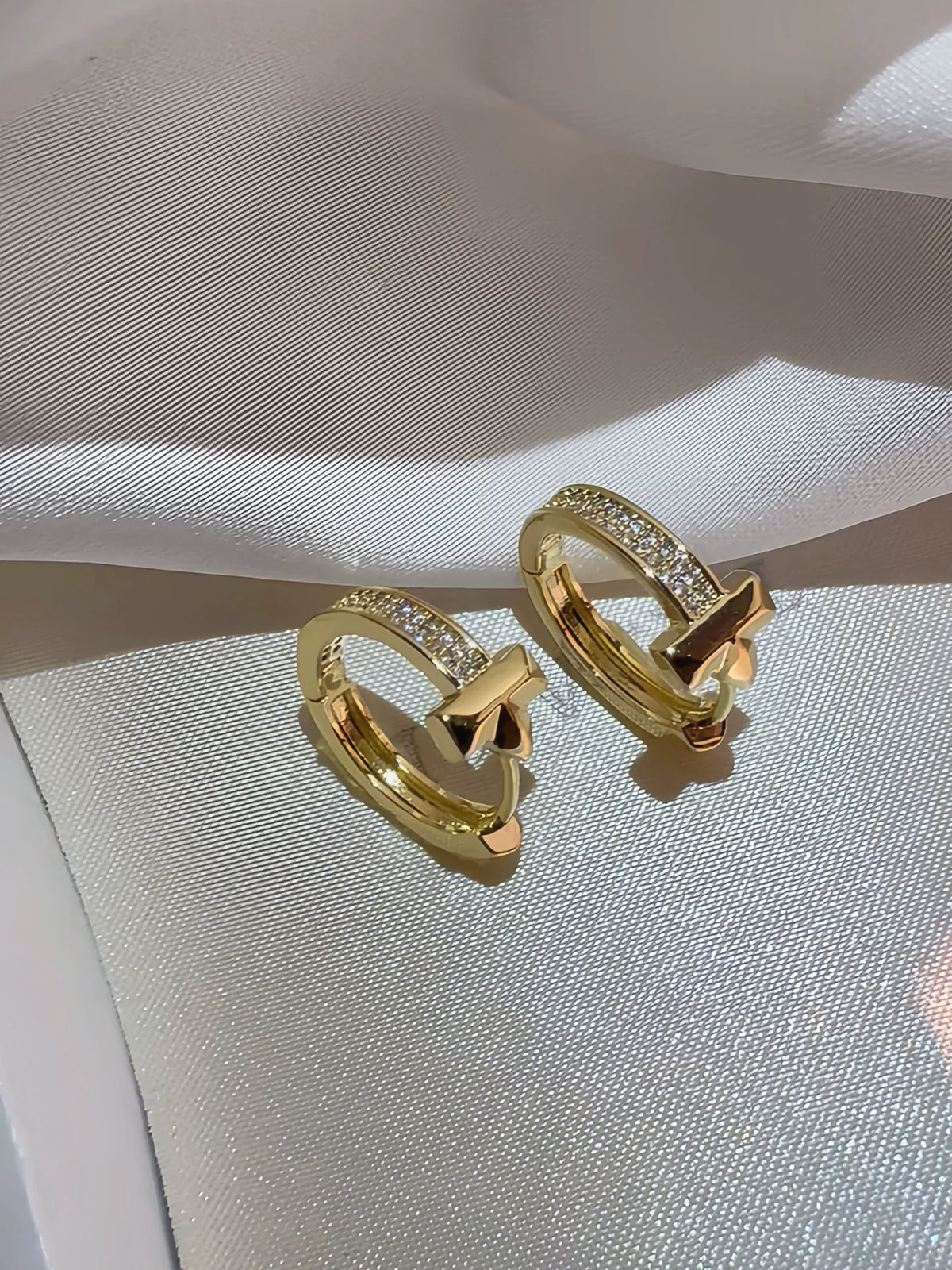 Crystal drop earrings by Yoshan, detail view 6
