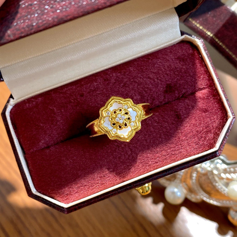 Retro ring by Yoshan, detail view 2
