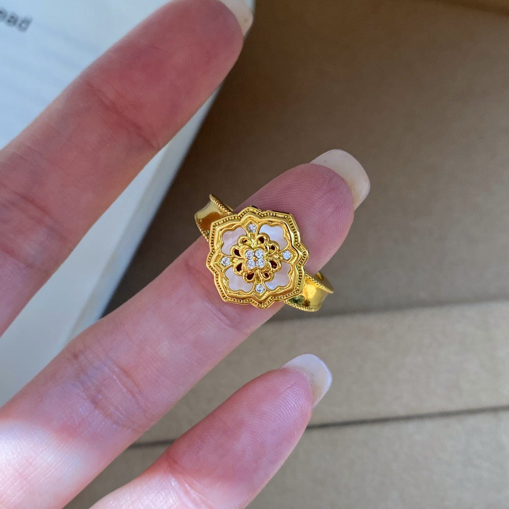 Retro ring by Yoshan, detail view 3