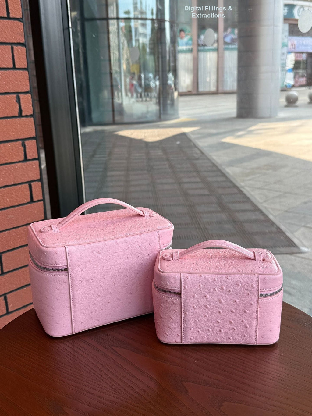 Leather Closed Toe Makeup Bag Travel Cosmetic Pouch Gift Everyday Toiletry Rolling Train Case