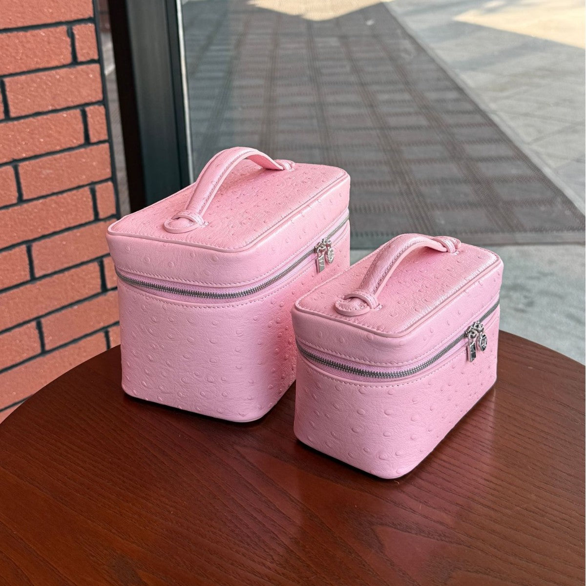 Leather Closed Toe Makeup Bag Travel Cosmetic Pouch Gift Everyday Toiletry Rolling Train Case