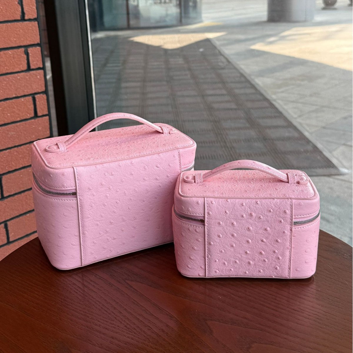 Leather Closed Toe Makeup Bag Travel Cosmetic Pouch Gift Everyday Toiletry Rolling Train Case