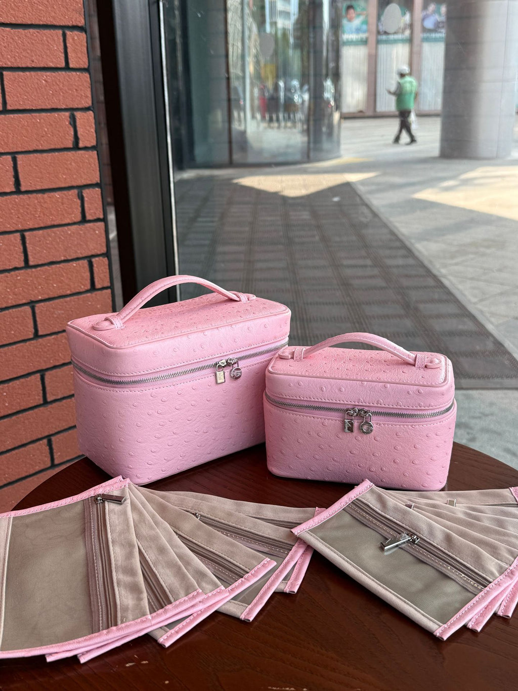 Leather Closed Toe Makeup Bag Travel Cosmetic Pouch Gift Everyday Toiletry Rolling Train Case