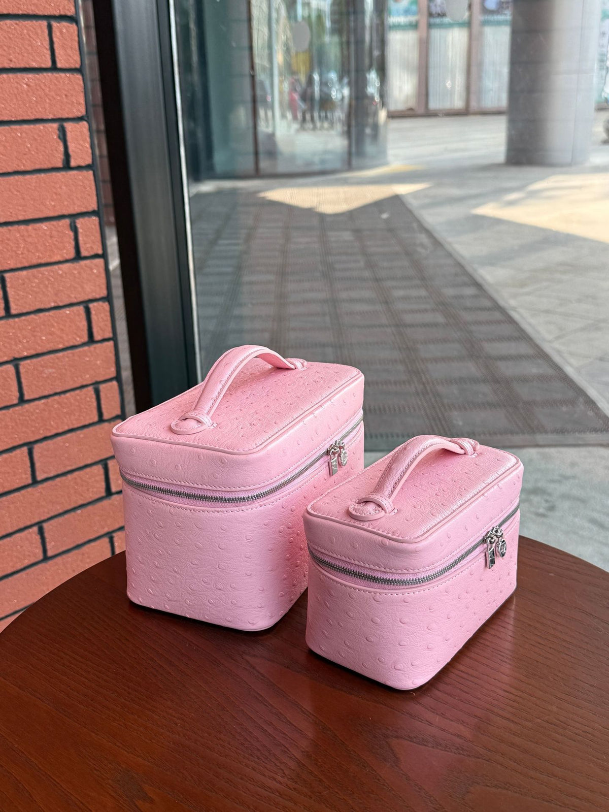 Leather Closed Toe Makeup Bag Travel Cosmetic Pouch Gift Everyday Toiletry Rolling Train Case