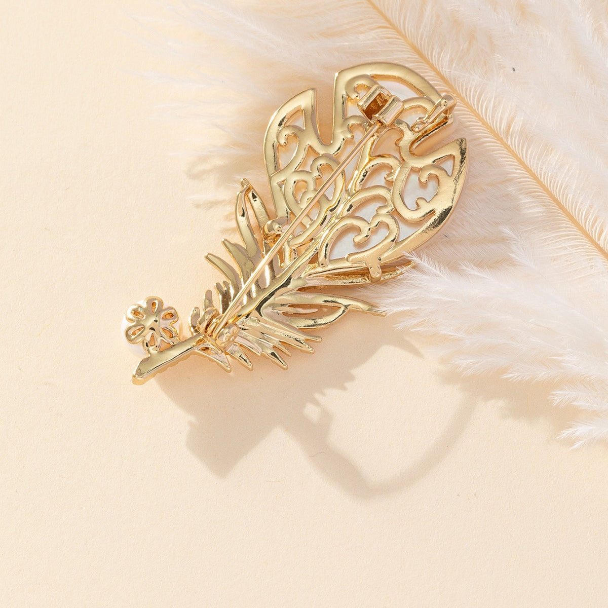 Faux pearl jewelry set by Yoshan, detail view 4