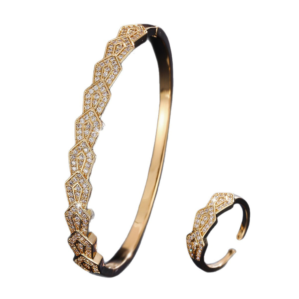 Retro cuff bracelet by Yoshan, detail view 9