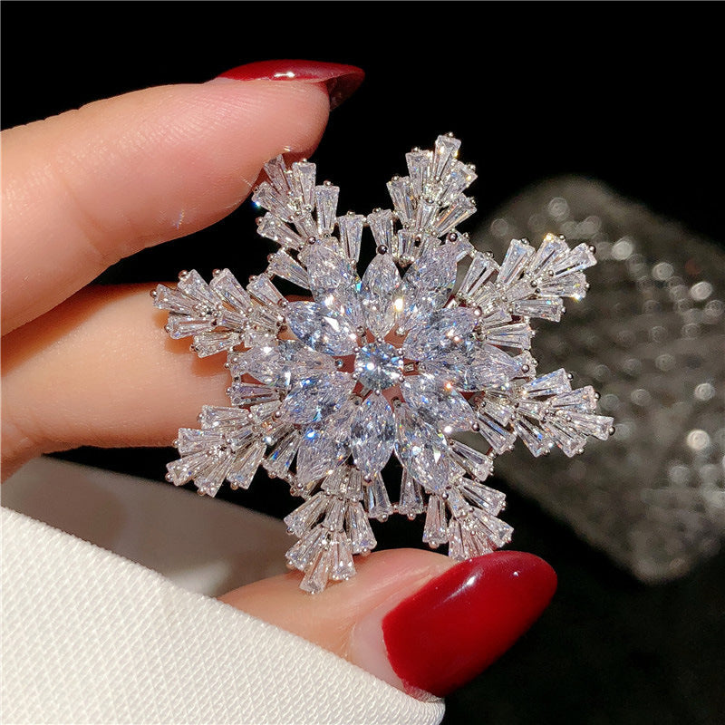 Cubic zirconia jewelry set by Yoshan, detail view 3