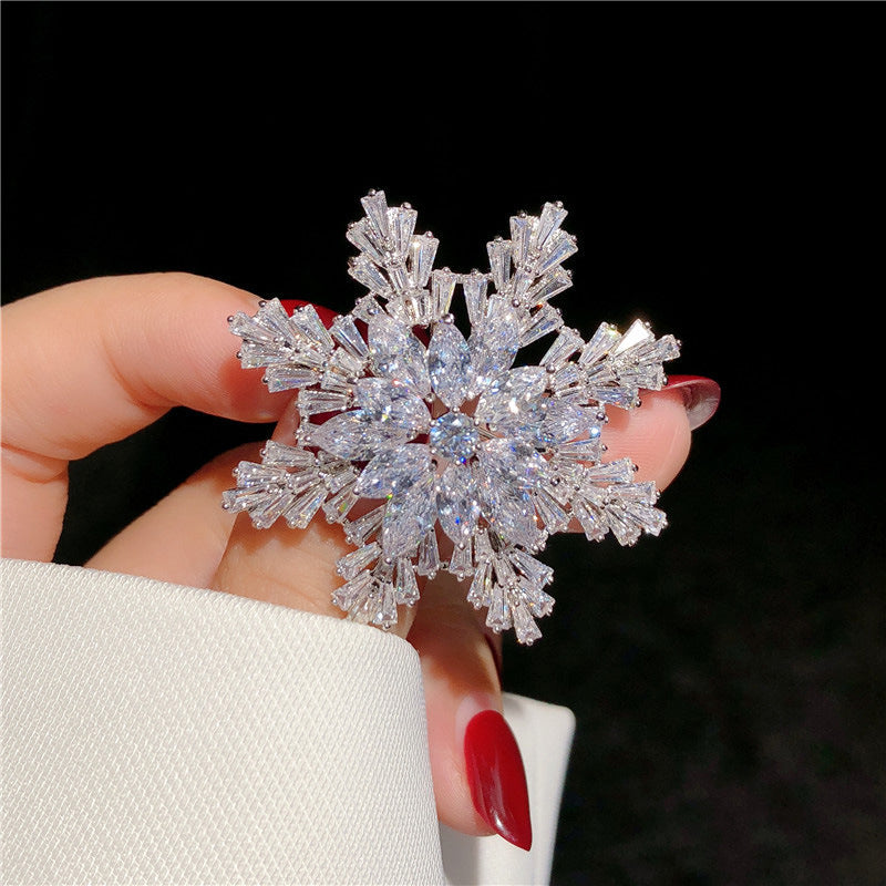 Cubic zirconia jewelry set by Yoshan, detail view 4