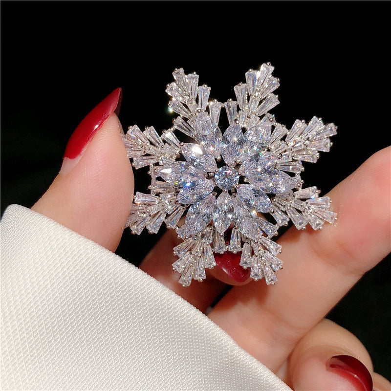 Cubic zirconia jewelry set by Yoshan, detail view 5
