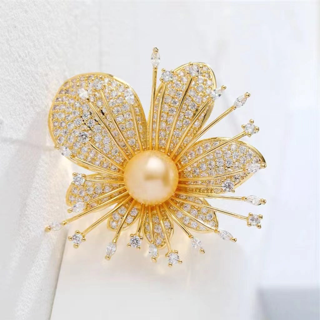 Cubic zirconia jewelry set by Yoshan, detail view 3