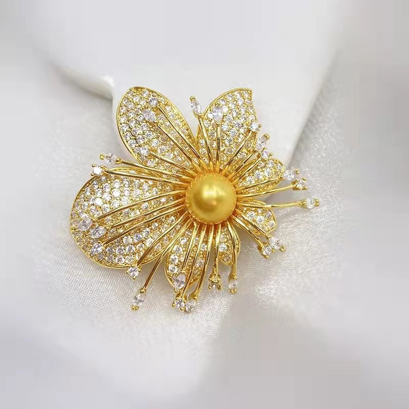 Cubic zirconia jewelry set by Yoshan, detail view 4