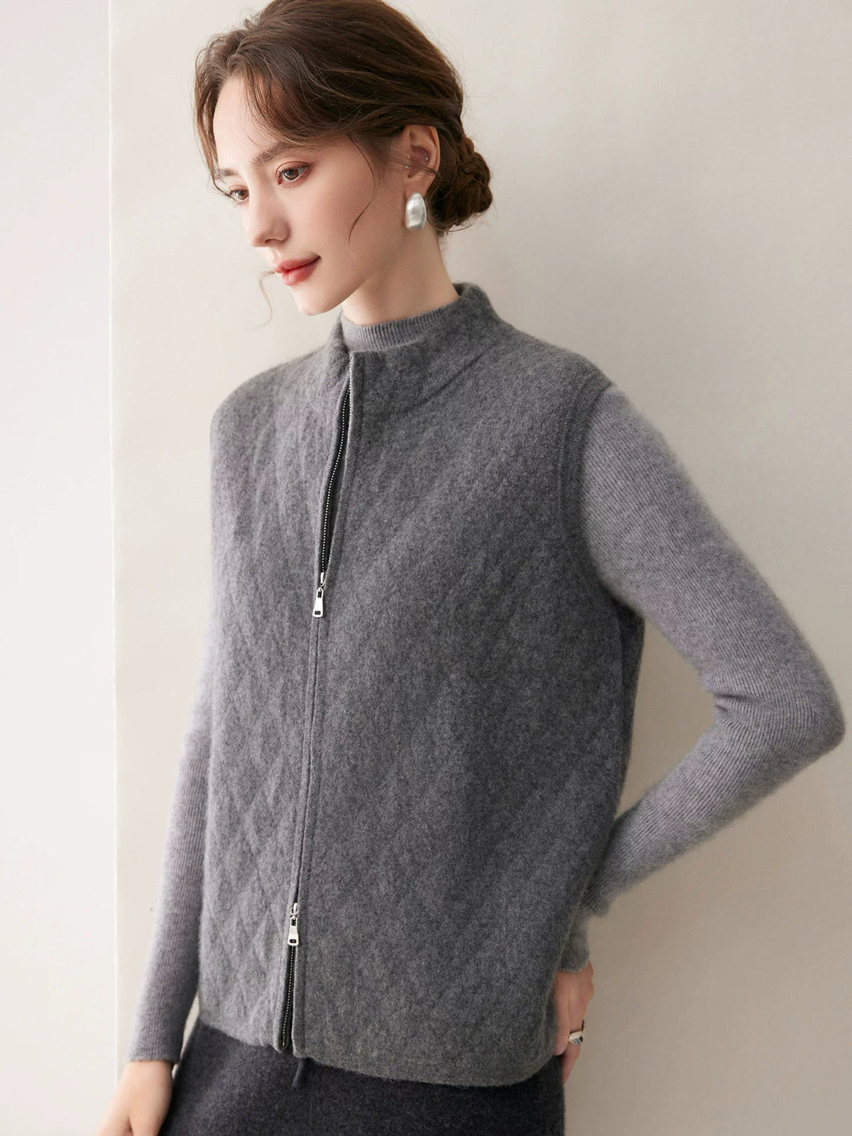 Women's Wool Fall Winter Vest Mandarin Collar Sleeveless Fleece-Lined Zip Cardigan Relaxed Fit Knit Outerwear for Office Outfits Everyday Work Date Night