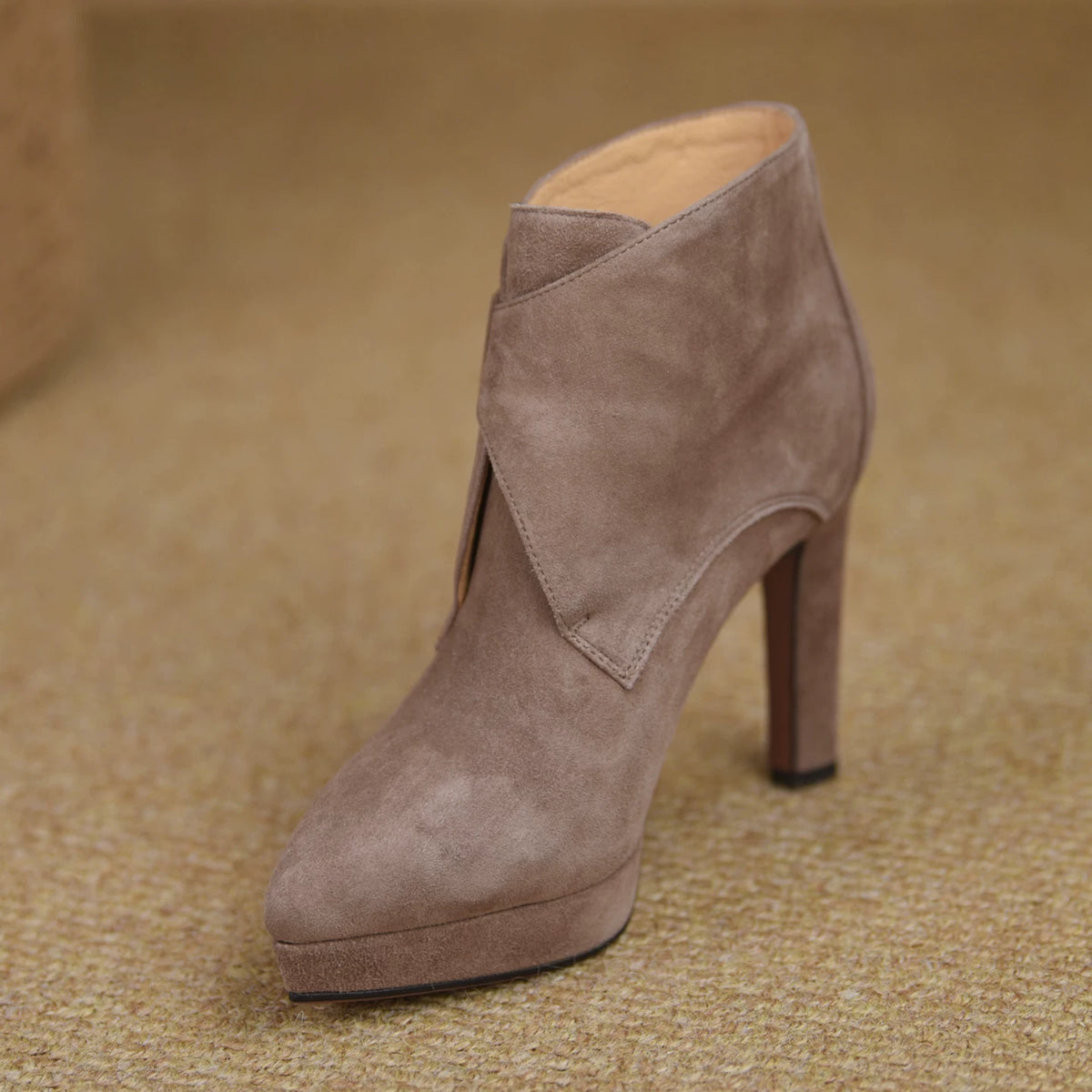 Women's Fall Winter Chunky Sole Platform Pointed Toe Block Heel High Heel Ankle Boots for Office and Weekend Streetwear Everyday Wear Date Night