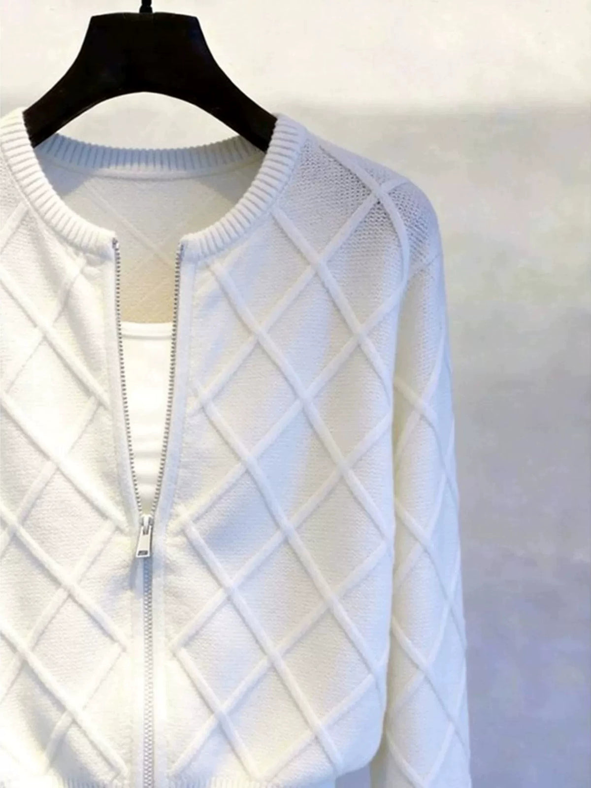 Women's White Slim-fit Zip French-inspired Knit Cardigan Open-front Sweater for Office Outfits Fall Work and Weekend Slimming Spring Everyday