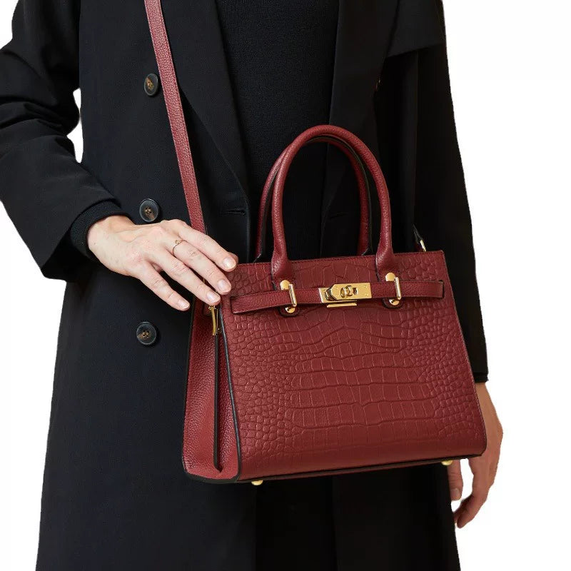 Women's Large-Capacity Leather Crossbody Bag for Travel and Sightseeing Everyday Casual Streetwear Date Night Office