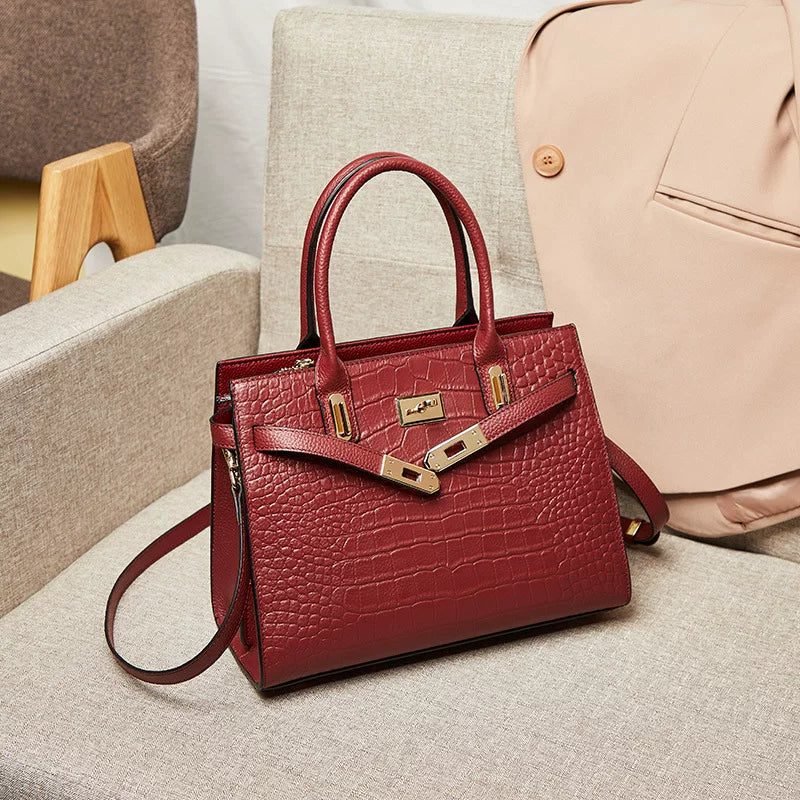 Women's Large-Capacity Leather Crossbody Bag for Travel and Sightseeing Everyday Casual Streetwear Date Night Office