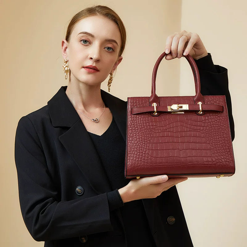 Women's Large-Capacity Leather Crossbody Bag for Travel and Sightseeing Everyday Casual Streetwear Date Night Office