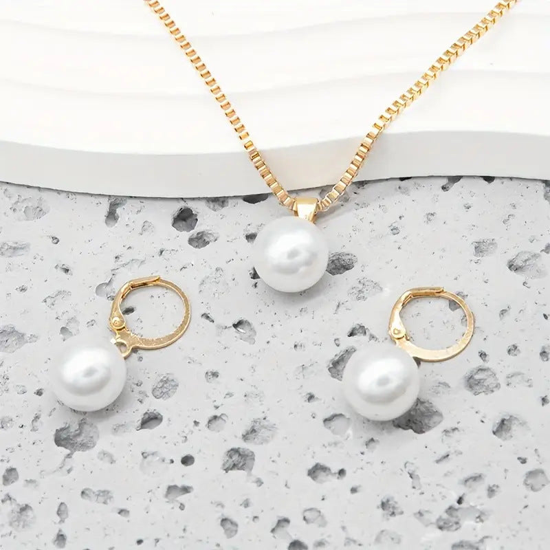 Pearl earrings by Yoshan, detail view 2