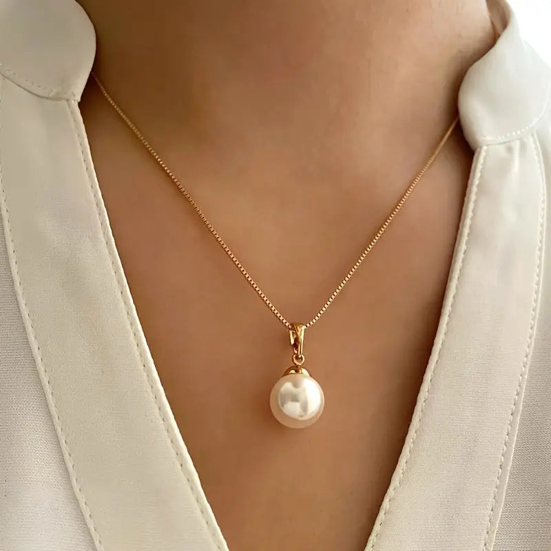 Pearl earrings by Yoshan, detail view 3