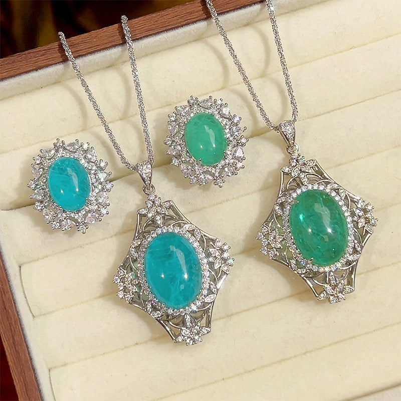 Retro necklace by Yoshan, detail view 3