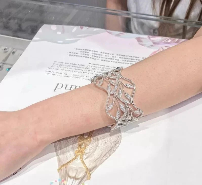 Cuff bracelet by Yoshan, detail view 9
