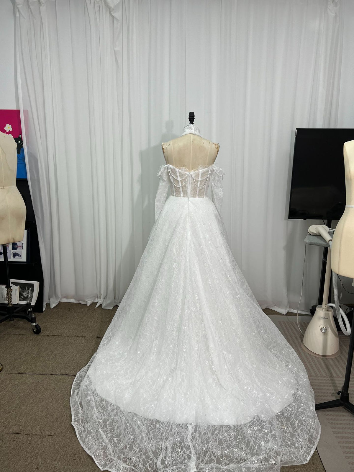 Gaun Pengantin Mermaid Renda Model Sweetheart Tanpa Tali | Gaun Pengantin dengan Lengan Bisa Dilepas dan Tulang Korset Kaku, Gaun Formal Pernikahan Kelim Pendek