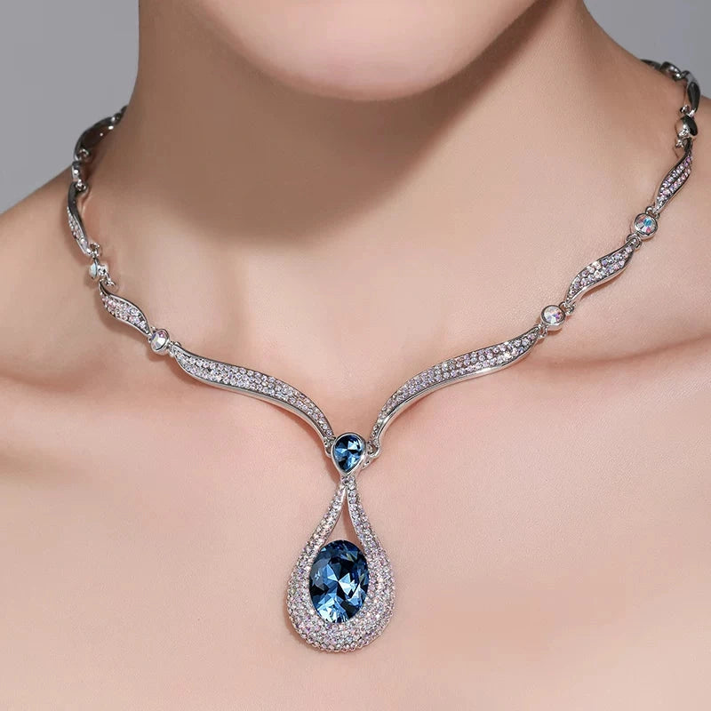 Statement pendant necklace by Yoshan, detail view 2