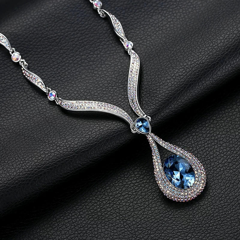 Statement pendant necklace by Yoshan, detail view 4
