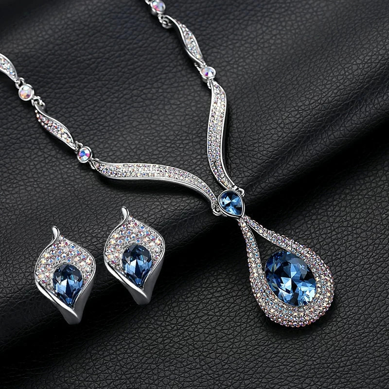 Statement pendant necklace by Yoshan, detail view 9