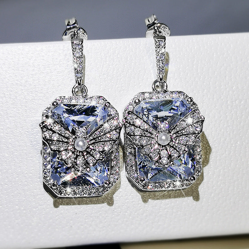 Cubic zirconia earrings by Yoshan, detail view 2