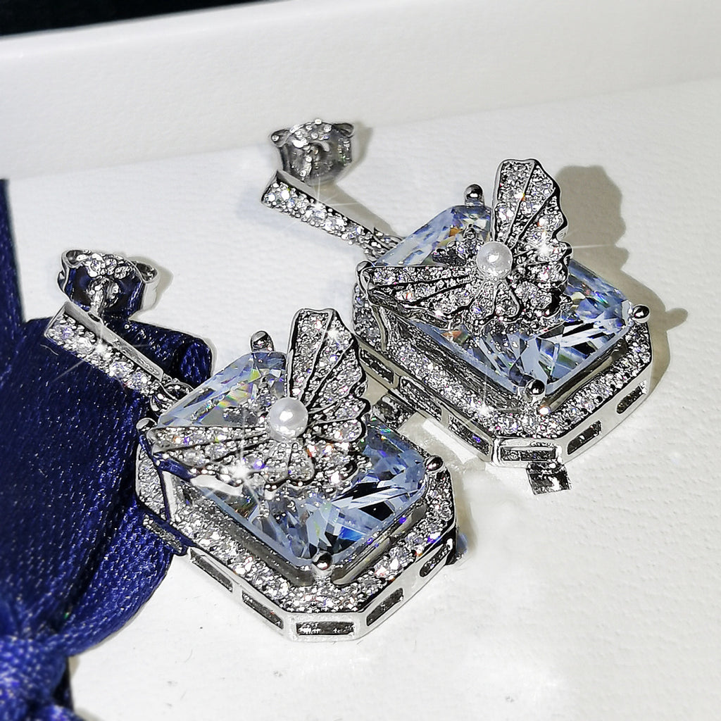 Cubic zirconia earrings by Yoshan, detail view 3