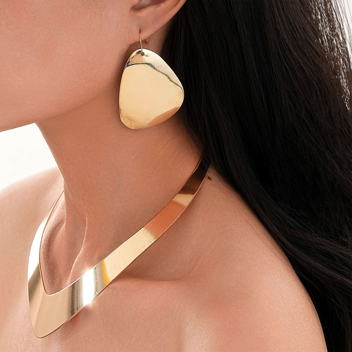 Earrings by Yoshan, detail view 5