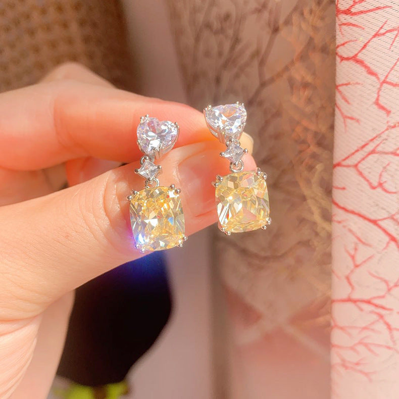 Earrings by Yoshan, detail view 2