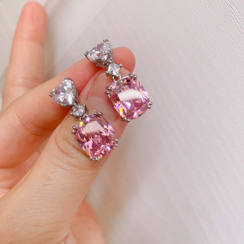 Earrings by Yoshan, detail view 3