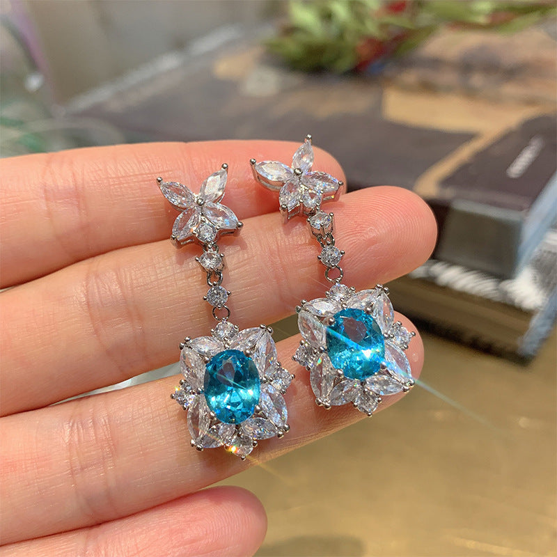 Stud earrings by Yoshan