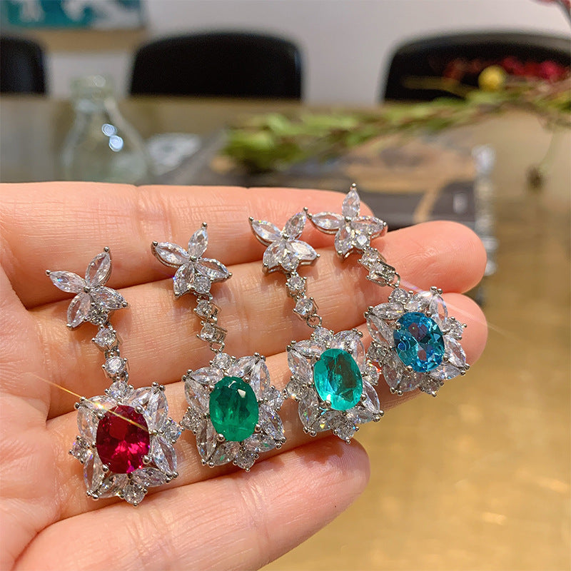 Stud earrings by Yoshan, detail view 4
