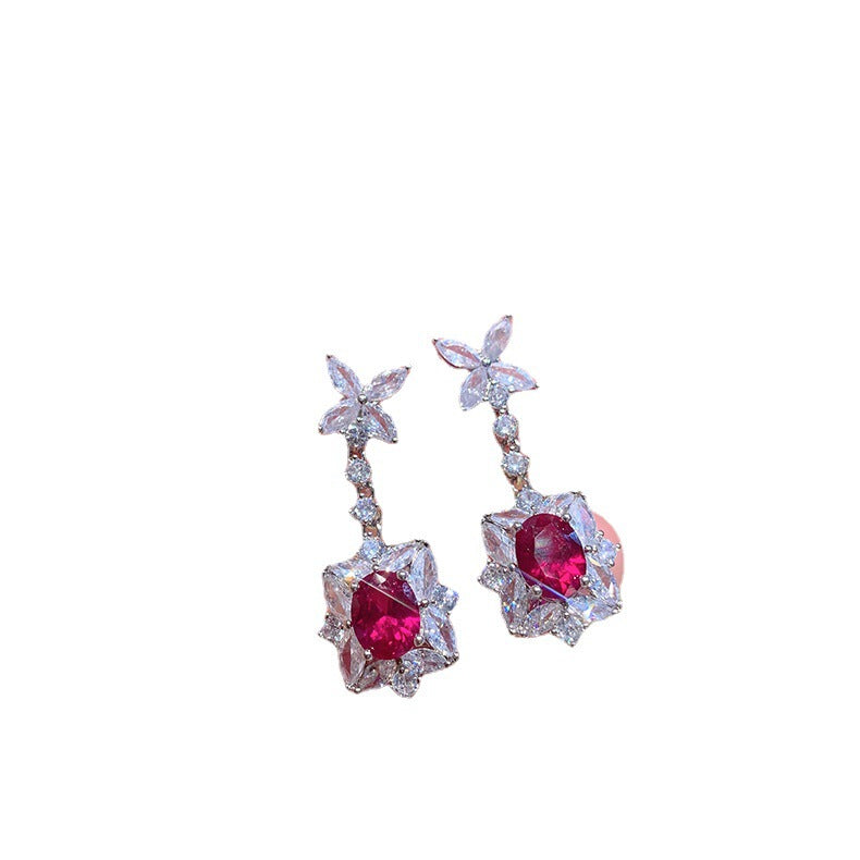 Stud earrings by Yoshan, detail view 5
