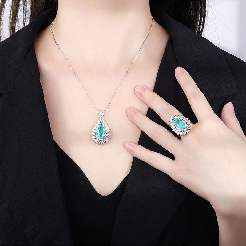 Retro necklace by Yoshan
